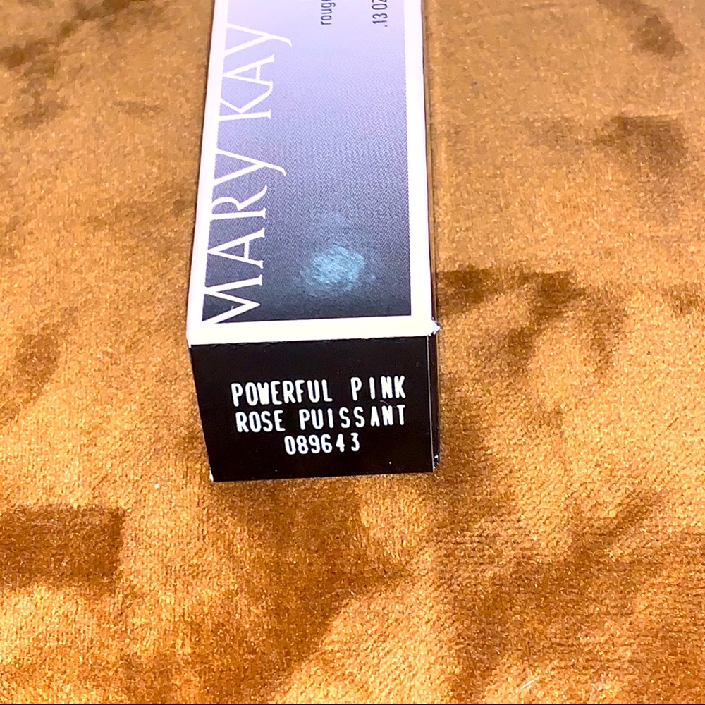 Gel semi-matte lipstick Powerful Pink